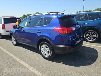 2015 Toyota RAV4 LE – miniatura 6