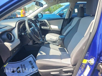 2015 Toyota RAV4 LE – miniatura 7