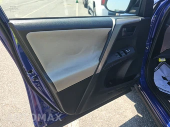 2015 Toyota RAV4 LE – miniatura 9