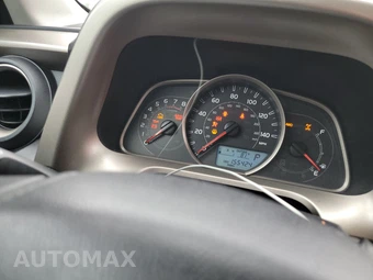 2015 Toyota RAV4 LE – miniatura 12