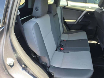 2015 Toyota RAV4 LE – miniatura 16