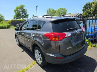 2015 Toyota RAV4 LE – miniatura 2