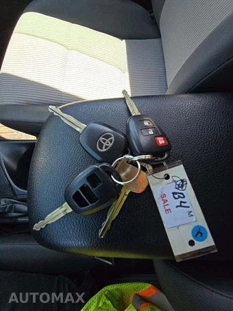 2015 Toyota RAV4 LE – miniatura 8