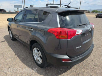 2015 Toyota RAV4 LE – miniatura 2