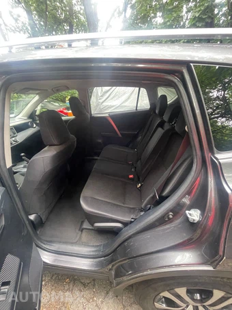 2015 Toyota RAV4 LE - miniatura 11