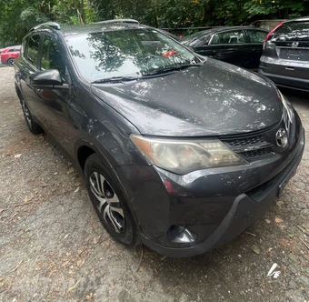 2015 Toyota RAV4 LE - miniatura 3