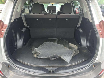 2015 Toyota RAV4 LE – miniatura 14