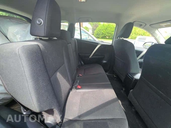 2015 Toyota RAV4 LE – miniatura 16