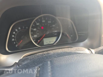 2015 Toyota RAV4 LE – miniatura 12
