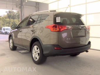 2015 Toyota RAV4 LE – miniatura 6