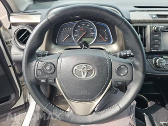 2015 Toyota RAV4 Limited – miniatura 10