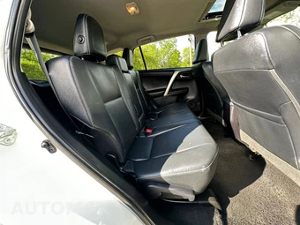 2015 Toyota RAV4 Limited – miniatura 18