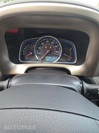2015 Toyota RAV4 Limited – miniatura 9
