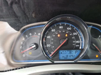 2015 Toyota RAV4 Limited - miniatura 18