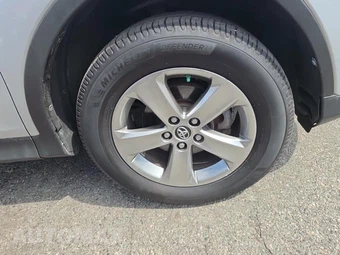 2015 Toyota RAV4 XLE – miniatura 9