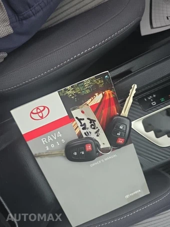 2015 Toyota RAV4 XLE – miniatura 26