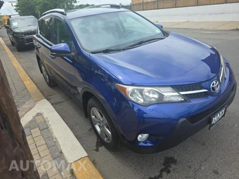 2015 Toyota RAV4 XLE – miniatura 3
