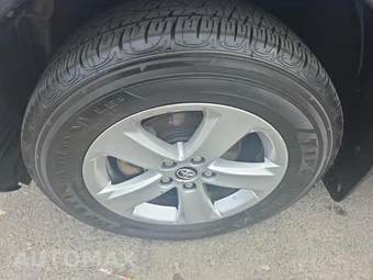2015 Toyota RAV4 XLE – miniatura 8