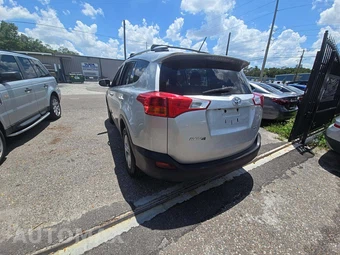 2015 Toyota RAV4 XLE – miniatura 2
