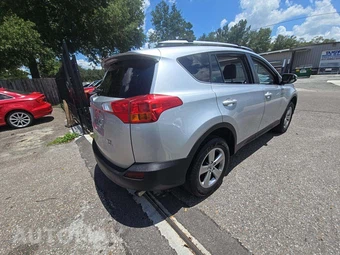 2015 Toyota RAV4 XLE – miniatura 3