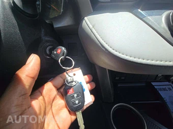 2015 Toyota RAV4 XLE – miniatura 8