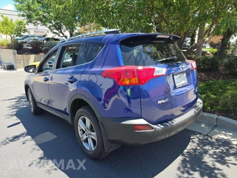 2015 Toyota RAV4 XLE – miniatura 2