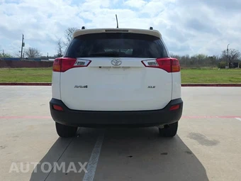 2015 Toyota RAV4 XLE – miniatura 4