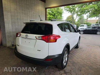 2015 Toyota RAV4 XLE – miniatura 3