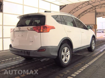 2015 Toyota RAV4 XLE – miniatura 4