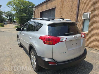 2015 Toyota RAV4 XLE – miniatura 2