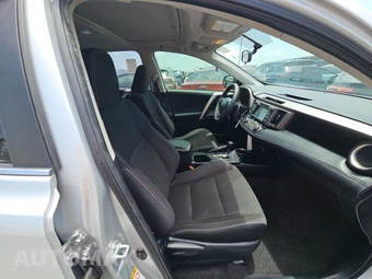 2015 Toyota RAV4 XLE – miniatura 8
