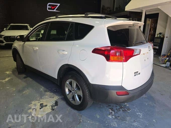 2015 Toyota RAV4 XLE – miniatura 2