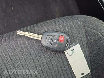 2015 Toyota RAV4 XLE – miniatura 8