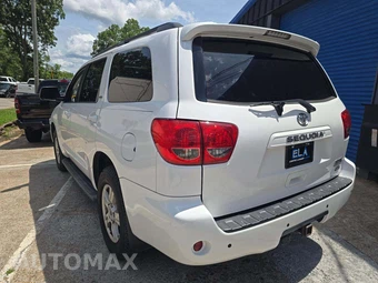 2015 Toyota Sequoia SR5 – miniatura 2