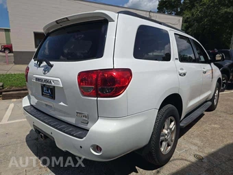 2015 Toyota Sequoia SR5 – miniatura 3