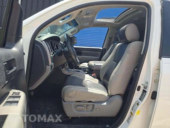2015 Toyota Sequoia SR5 – miniatura 6