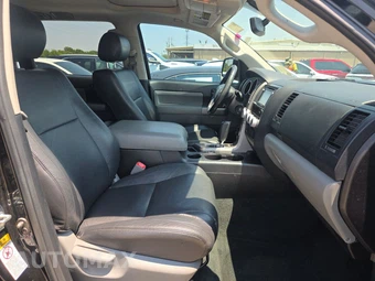 2015 Toyota Sequoia SR5 - miniatura 8