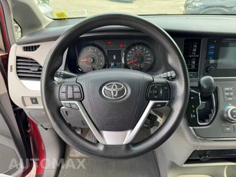 2015 Toyota Sienna L 7-Passenger 119.3" WB - miniatura 10