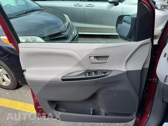 2015 Toyota Sienna L 7-Passenger 119.3" WB - miniatura 14