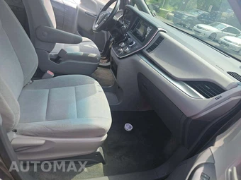 2015 Toyota Sienna L 7-Passenger 119.3" WB - miniatura 19