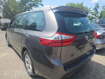 2015 Toyota Sienna L 7-Passenger 119.3" WB - miniatura 2