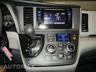 2015 Toyota Sienna L 7-Passenger 119.3" WB - miniatura 14