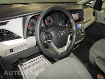 2015 Toyota Sienna L 7-Passenger 119.3" WB - miniatura 9