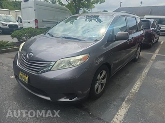 2015 Toyota Sienna LE 8-Passenger 119.3" WB