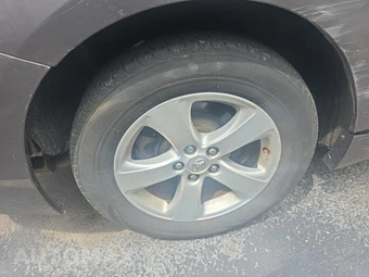 2015 Toyota Sienna LE 8-Passenger 119.3" WB - miniatura 10