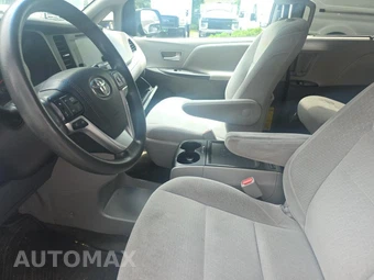 2015 Toyota Sienna LE 8-Passenger 119.3" WB - miniatura 13