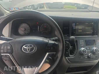 2015 Toyota Sienna LE 8-Passenger 119.3" WB - miniatura 14