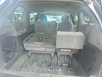 2015 Toyota Sienna LE 8-Passenger 119.3" WB - miniatura 19