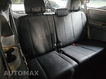 2015 Toyota Sienna LE 8-Passenger 119.3" WB - miniatura 14