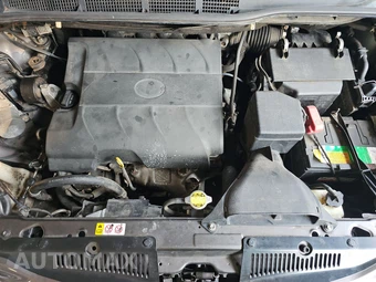 2015 Toyota Sienna LE 8-Passenger 119.3" WB - miniatura 16